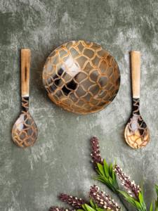 Cuenco de Cuerno de Búfalo con Juego de Cucharas a Juego, Acabado Brillante Hecho a Mano y Patrón de Líneas Doradas para una Decoración Elegante del Hogar - Product Image 3