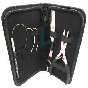 Mini herramientas para extensiones de cabello en rosa claro y Negro Agarre de espuma en Alicates para extensiones de cabello disponibles con kit de herramientas de extensión personalizado - Product Image 4