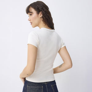 Camiseta Premium para Mujer, 100% Algodón, Lisa, Corta, Corte Ajustado, Minimalista, para Mujer, Logotipo Personalizado, Camiseta al por Mayor - Product Image 3