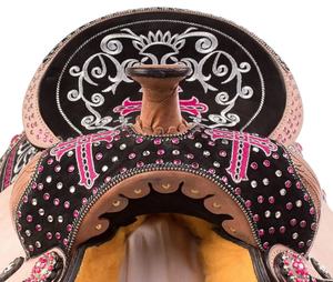 Sillas de montar occidentales de cuero PU duradero hechas a mano, personalizables para rodeo y equitación de sendero, con herrajes de acero inoxidable, estructura de fibra y varios modelos. - Product Image 4