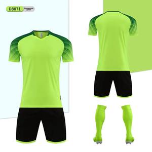 Uniforme de football personnalisé en gros pour hommes, uniforme de football pas cher, uniforme de football à séchage rapide, ensemble de maillot de football respirant - Product Image 3