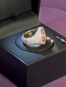 Bague en moissanite sertie de diamants de luxe |   Bijoux Hip Hop avec design de cible de tir |   Bague en argent 925 personnalisée - Product Image 3