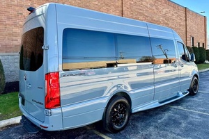 PRÊT À ÊTRE EXPÉDIÉ - MERCEDES-BENZ SPRINTER 2500 TURBODIESEL V6 POWER LUXURY VAN CONVERSION 11 PASSAGERS - MODÈLE 2022 - Product Image 2