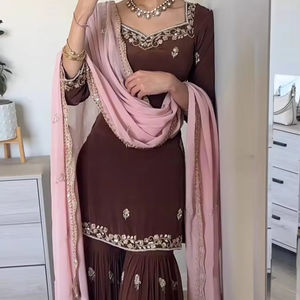 Ensemble Kurta élégant embelli avec détails perlés et tenue de fête festive Dupatta pour femmes Look ethnique glamour - Product Image 1