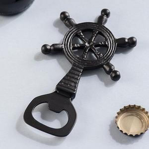 Abrebotellas de hierro fundido antiguo duradero con acabado decorativo perfecto para banquetes cocinas e interiores rústicos - Product Image 4