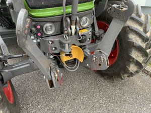 รถแทรกเตอร์เฟนด์ท 211 วาริโอ มือสอง สภาพดี เครื่องยนต์ดีเซลคูโบต้า 70 แรงม้า ระบบขับเคลื่อน 4x4 เกียร์เดวท์ซ ปั๊มมอเตอร์ ใช้ในงานเกษตรกรรม - Product Image 4