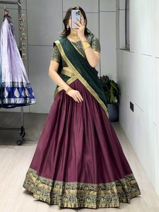Lehenga Choli indien classique avec des bordures riches pour les occasions spéciales - Product Image 3