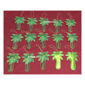 Ornement de Noël en forme d'arbre, broderie dorée en zari, matériau en tissu avec travail de perles, utilisé pour la décoration de fête de festival - Product Image 1
