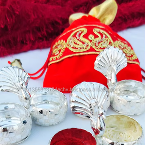 Porta Kumkum de Lujo Hecho a Mano con Diseño de Pavo Real Minakari, Ecológico, de Plata Alemana, Recuerdo Festivo de Boda, Regalo para el Hogar Indio - Product Image 1