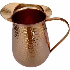 Pichet en cuivre durable fabriqué à la main avec une poignée lisse et brillante et une taille parfaite pour le stockage quotidien de l'eau potable - Product Image 1