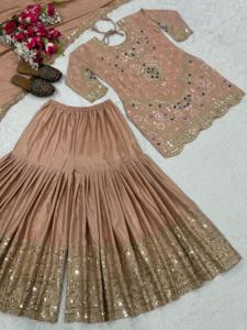 Mariage ethnique indien Kurti Sharara Dupatta Salwar Costume Robe de fête en coton et soie avec broderie fantaisie de créateur. - Product Image 4