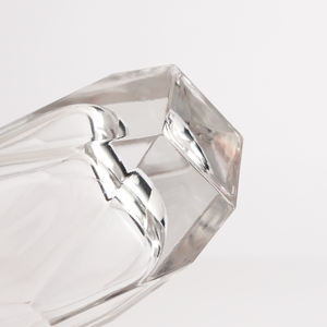 Directo de Fábrica, Botella de Perfume de Vidrio Vacía de 50 ml con Diseño Geométrico Único y Cuerpo Facetado para Marcas de Fragancias de Diseñador - Product Image 3