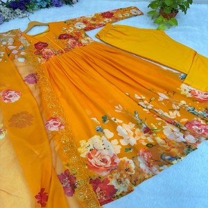 Conjunto de Pantalón y Dupatta de Diseño VASTRA COTTAGE para Mujer, en Falsa Georgette, con Cuello Hecho a Mano, Vestido Largo con Dupatta Estampada - Product Image 6