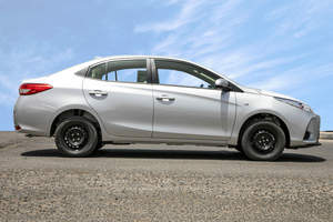 Toyota Yaris 1.5L 2022 SEDAN d'<span class=keywords><strong>occasion</strong></span> de luxe, super performances, prête à être expédiée dans le monde entier - Product Image 4