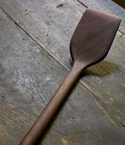 Cuillère solide écologique naturelle pour la maison Spatule tournante pour aliments Cuillère fendue Fouet Ustensile de cuisine en bois d'acacia - Product Image 1