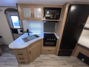 Remolque P-r-i-m-e T-i-m-e A-v-e-n-g-e-r 24BHS usado del 2022, listo para la venta - Product Image 3