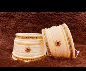 Brazalete de resina Joyería hecha a mano Pieza de declaración Accesorio de moda Diseño único Conjunto de Rajasthani de HAND MADE CRAFT - Product Image 2