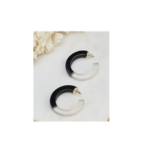 Dernier modèle de boucles d'oreilles en résine époxy pour femmes, styles tendance, boucles d'oreilles magnifiques, bijoux de mode, qualité solide, boucles d'oreilles faites à la main - Product Image 6