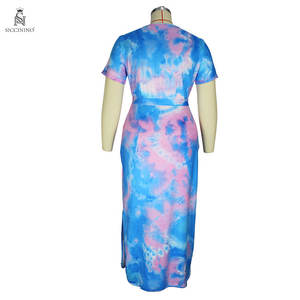 Robe décontractée grande taille pour femme, imprimée tie-dye, col rond, maxi, crochetée, zippée, drapée, respirante, naturelle, pour les loisirs, vente en gros - Product Image 1