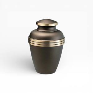 Urne funéraire brun foncé avec bande dorée douce, finition satinée et forme commémorative traditionnelle équilibrée - Product Image 3