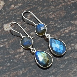 Pendientes Colgantes de Labradorita Increíble de 8x10 mm, Plata de Ley 925, Engaste de Bisel en Forma de Pirámide Dorada, Estilo Vintage, Certificado IGI, para Boda - Product Image 4