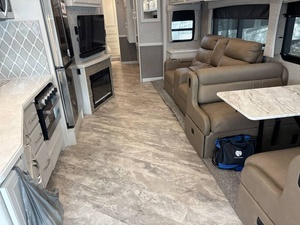 Vendedor Verificado de Rambler de Vacaciones Usado 2023, Modelo Holiday, 35K, Listo para Viajar - Product Image 3