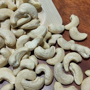 Nueces de Anacardo Africanas de Alta Calidad W320, Limpias, Enteras, Blancas, Grado 100% Natural, para Aplicaciones Industriales y Alimentarias - Product Image 5