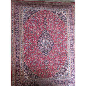 Tapis rectangulaire artisanal de style vintage rouge et bleu, tissé avec de la laine et du coton naturels, pour la décoration des sols intérieurs et extérieurs. - Product Image 1