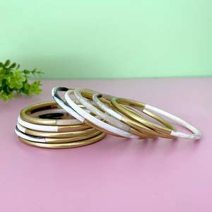 กำไลข้อมือเขาควายแท้แบบคลาสสิก สไตล์ศาสนา สำหรับทุกเพศ ขัดเงา กันน้ำ เหมาะสำหรับงานแต่งงานแบบอินเดีย - Product Image 3