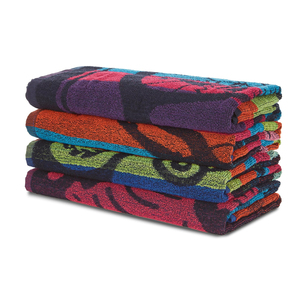 Serviette de plage en coton coloré avec des motifs accrocheurs pour les vacances et les loisirs en plein air - Product Image 1