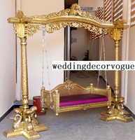 Ayunan Kayu Antik Jhoola Ukiran Tangan Kayu Jati Tradisional Ayunan India Elegan Tahan Lama Perabotan Rumah Taman India
