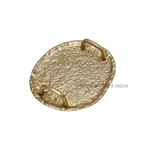 Bol de service décoratif rond en métal argenté avec support surélevé pour une table élégante et des intérieurs de maison élégants - Product Image 2