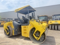 Rouleau compresseur vibrant à double tambour BOMAG BW203 AD-4 de 13 tonnes d'occasion, certifié CE EPA, compacteur d'asphalte tandem à vendre