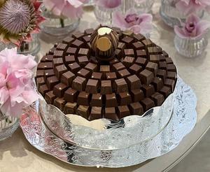 Bol de service à chocolat de table pour hôtel Plateaux à chocolat en métal poli or de qualité de luxe avec base en bois à bon prix - Product Image 2