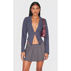 Vêtements de créateurs de haute qualité pour femmes, col en V, manches longues, chemise rayée marine, avec crochet plongeant et œil au meilleur prix - Product Image 1