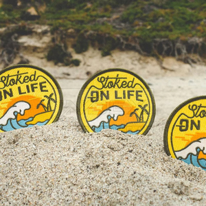 ป้ายปักผ้าเชนิลล์ลายกราฟิกแบบกำหนดเองสำหรับเสื้อผ้า หมวก กระเป๋า ชุดยูนิฟอร์ม ดีไซน์ด้วยด้ายคุณภาพสูง ตัวเลือกการเย็บติดแบบกำหนดเอง - Product Image 4