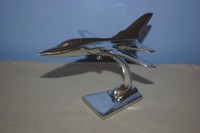 Modèle d'avion de chasse Art Déco en aluminium poli, artisanat métallique de haute qualité, décoration d'intérieur, ornement de bureau Nsons