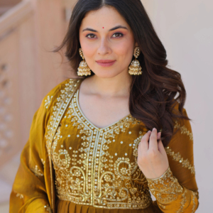 Élégante robe brodée fendy avec zari et sequin travail dupatta pleine manche col V coton intérieur toile patta - Product Image 1