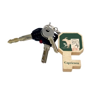 Porte-clés Capricorne en bois de haute qualité – Accessoires de téléphone signe astrologique et cadeau personnalisé de luxe - Product Image 2