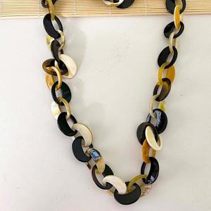 Collier de luxe en corne de buffle fait à la main, bijoux naturels et durables pour femmes, haute qualité - Product Image 2
