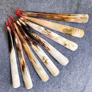 Real Buffalo Shoe Horn Artesanía de animales pequeños de mango largo para decoraciones navideñas - Product Image 2