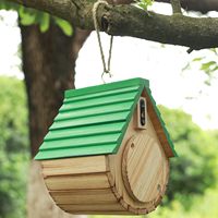 Nichoir pour oiseaux en bois de pin massif de haute qualité, fait main, à suspendre en extérieur, design sécurisé, durable, style classique, chaleureux