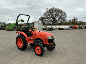 Tracteurs de jardin Kubota L1361 diesel 4x4 mini en excellent état avec chargeur - Product Image 6