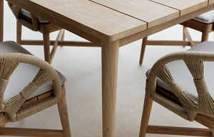 Table à manger d'extérieur en bois de teck Lavani avec osier avec finition naturelle coussin - Product Image 4