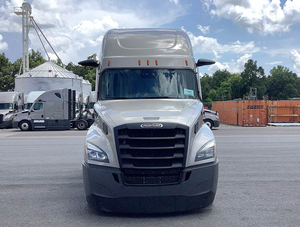 Camiones Freightliner Cascadia 126 Sleeper Usados 2023 2022 2021, Camión con Cabina Condominial 72, 455HP, Transmisión Automática de 12 Velocidades - Product Image 2