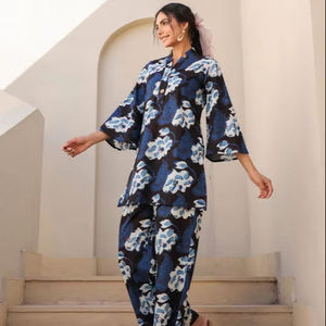 ชุดเสื้อกางเกงสองชิ้นพิมพ์ลายสำหรับผู้หญิงคุณภาพสูง - Product Image 1