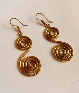 Nouveau look Double spirale en laiton plaqué or trouver boucle d'oreille à la mode balancent boucle d'oreille à la main trouver des cadeaux pour le jour d'anniversaire - Product Image 1
