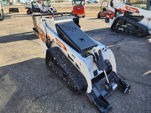 รถตักล้อยางขนาดเล็ก MT100 แบบมินิสกิดสเตียร์  เครื่องยนต์ไฟฟ้า FPT  ปั๊ม 1000 กก. น้ำหนักรถ 1410 กก.  แบบตีนตะขาบ  ชนิดแบคโฮ  เกียร์บ็อกซ์ประสิทธิภาพสูง - Product Image 3