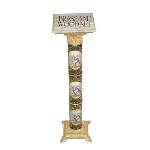 Pedestal de Porcelana Sèvres y Latón de Estilo Victoriano Antiguo con Escenas Pintadas a Mano - Product Image 1