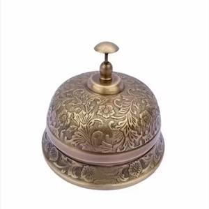 Sonnette de bureau moderne en laiton massif, écologique, personnalisable, durable, décoration métallique pour les zones de réception, les bureaux, les écoles - Product Image 1